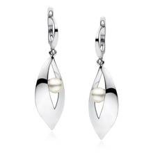 Silver (925) elegant earrings with pearl