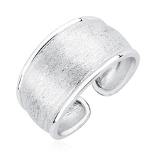 Silver (925) ring with diamond-cut surface