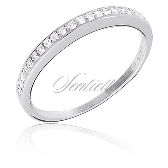 Silver (925) ring with white zirconia in line