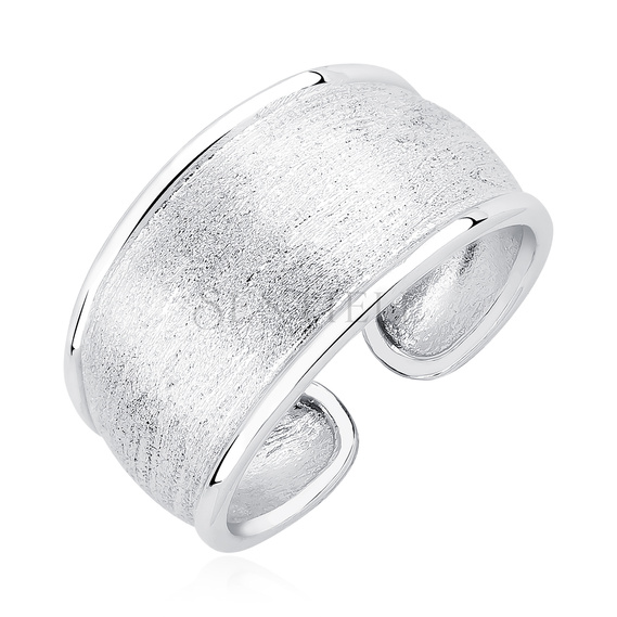 Silver (925) ring with diamond-cut surface