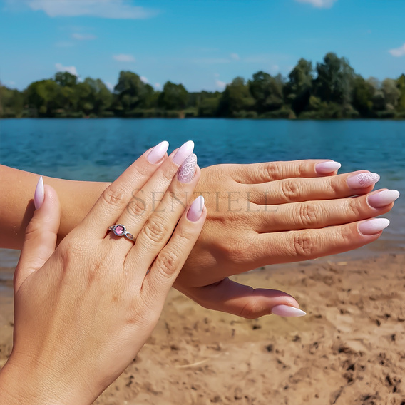 Silver (925) ring with light pink zirconia