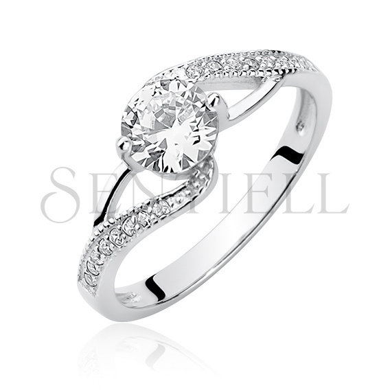 Silver (925) ring with zirconia