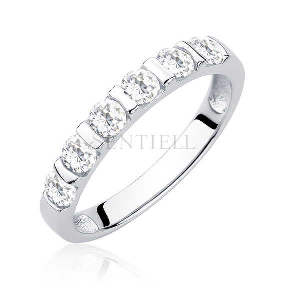 Silver (925) ring with zirconia